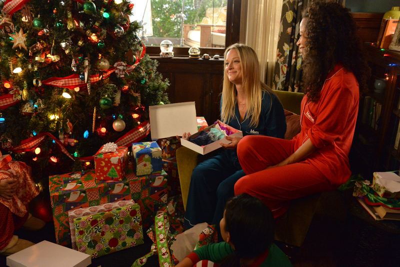 Illustration for article titled Switched At Birth: “Yuletide Fortune Tellers” / The Fosters: “Christmas Past”